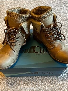Cliffs Women Lace-Up Winter Boots. Size 6 1/2 NWT